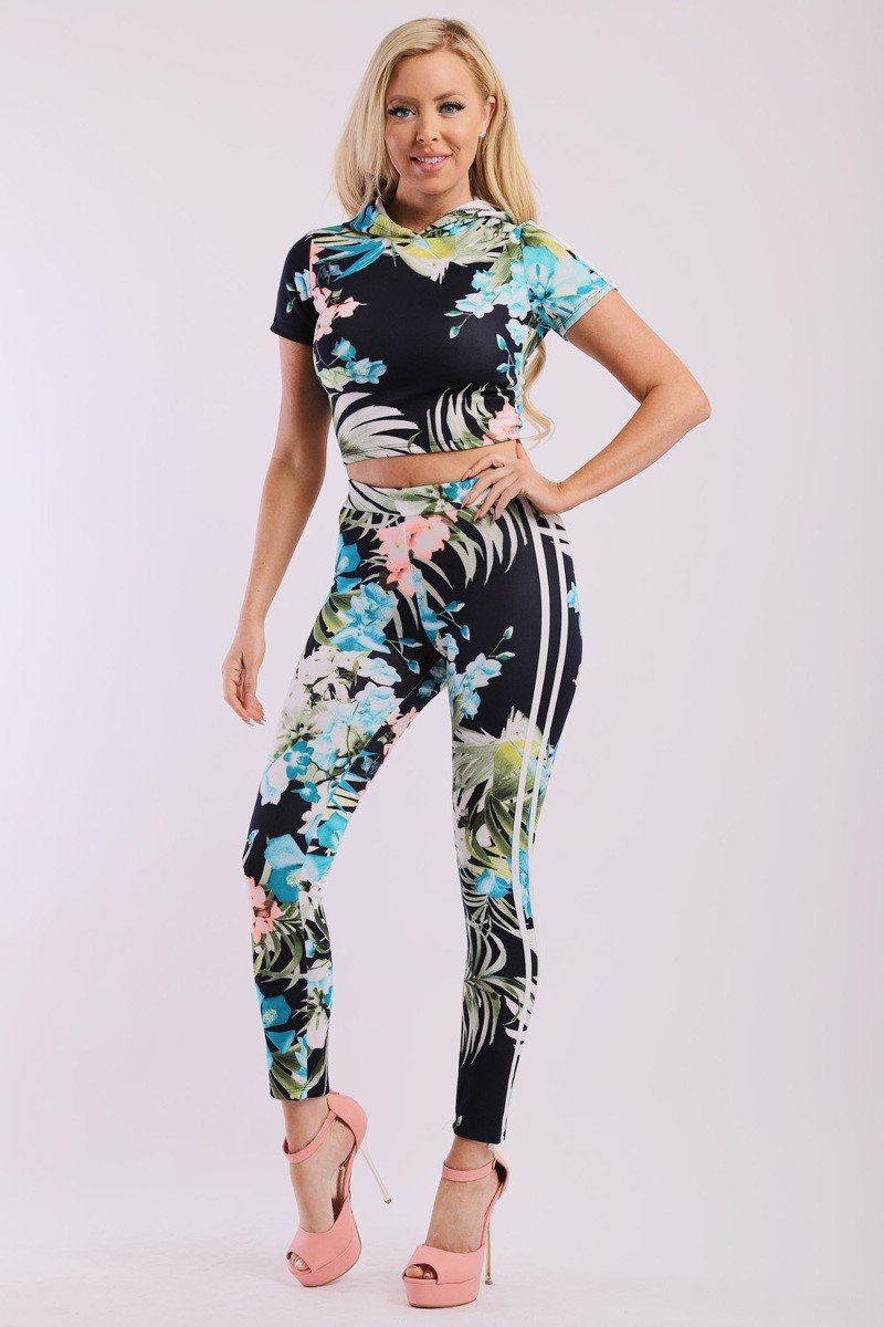 Leaf Print And Striped Side Contrast 2 Pieces Set Includes A Hooded Cropped Top With Short Sleeves And A High Waist Full Leggings
