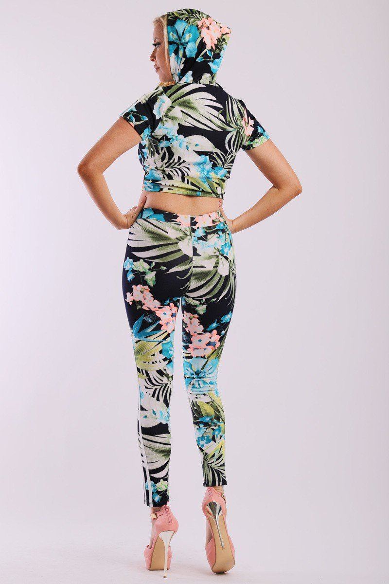 Leaf Print And Striped Side Contrast 2 Pieces Set Includes A Hooded Cropped Top With Short Sleeves And A High Waist Full Leggings