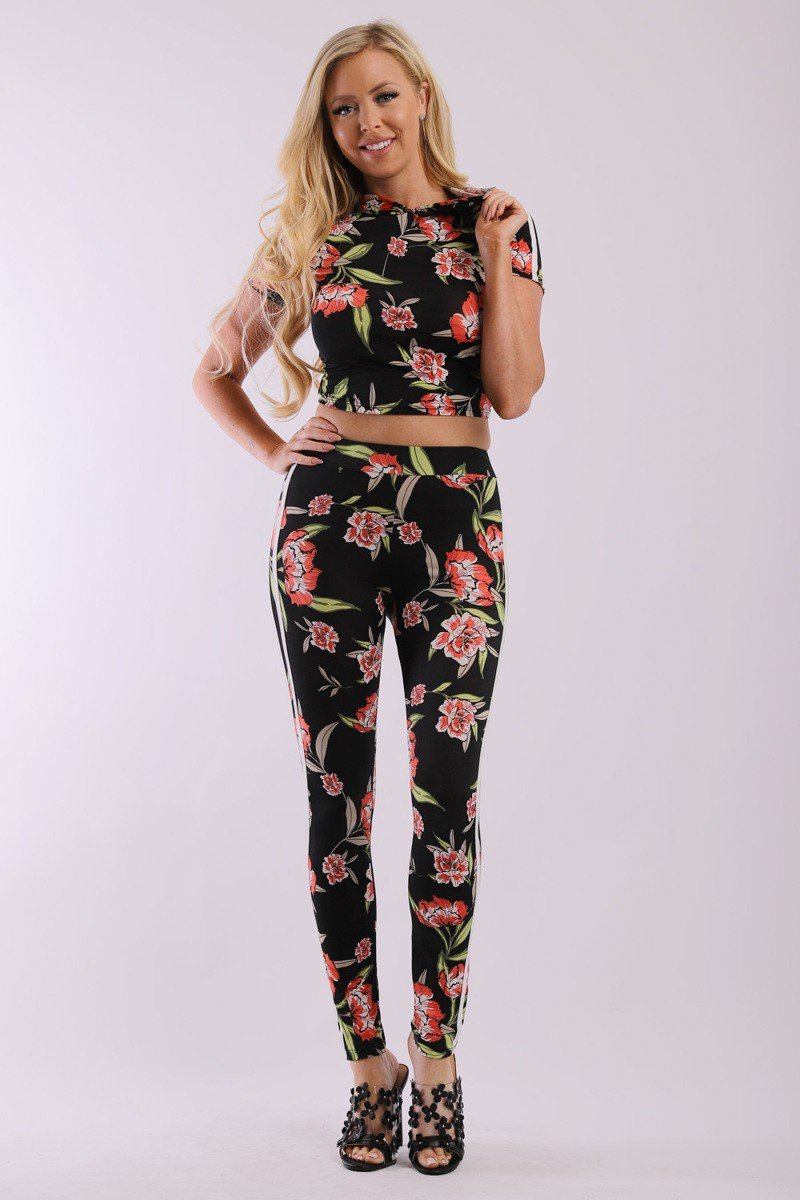 Floral Print And Striped Side Contrast 2 Pieces Set Includes A Hooded Cropped Top With Short Sleeves And A High Waist Full Leggings
